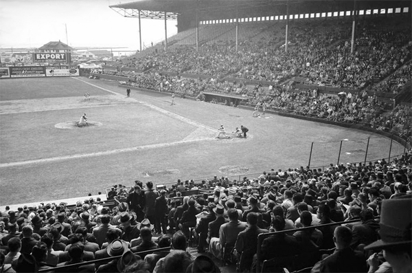 Maple-Leaf-Stadium-1961-2